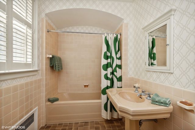 $2,699,000 | 2020 Knollwood Road, Lake Forest, IL 60045