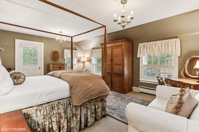 $2,699,000 | 2020 Knollwood Road, Lake Forest, IL 60045