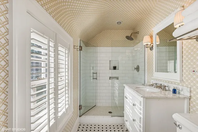 $2,699,000 | 2020 Knollwood Road, Lake Forest, IL 60045