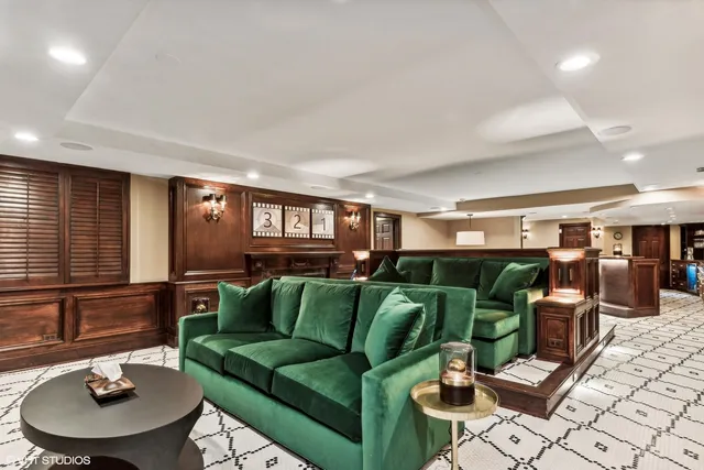 $2,699,000 | 2020 Knollwood Road, Lake Forest, IL 60045