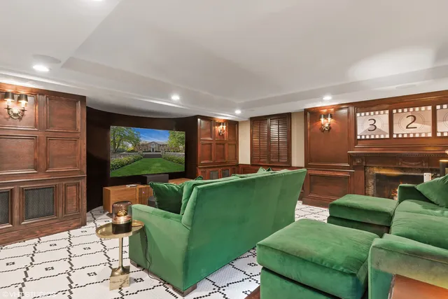 $2,699,000 | 2020 Knollwood Road, Lake Forest, IL 60045