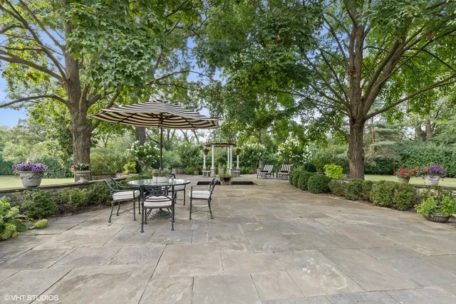 $2,699,000 | 2020 Knollwood Road, Lake Forest, IL 60045