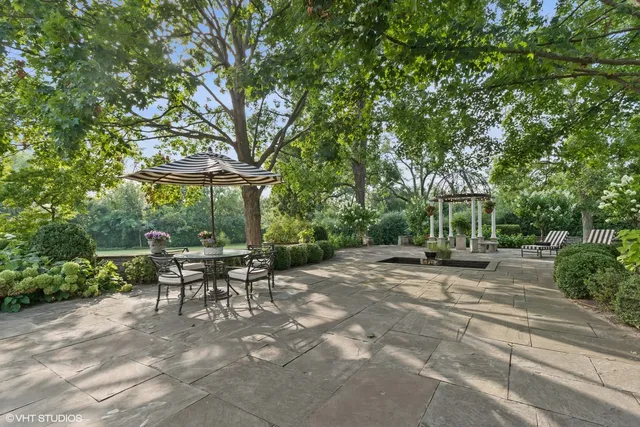 $2,699,000 | 2020 Knollwood Road, Lake Forest, IL 60045