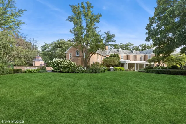 $2,699,000 | 2020 Knollwood Road, Lake Forest, IL 60045