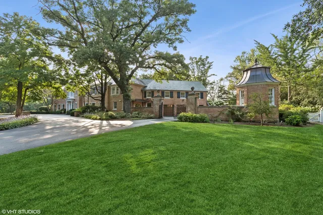 $2,699,000 | 2020 Knollwood Road, Lake Forest, IL 60045