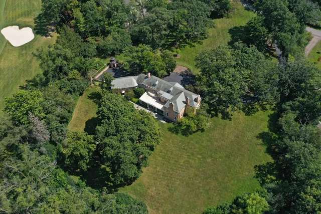 $2,699,000 | 2020 Knollwood Road, Lake Forest, IL 60045