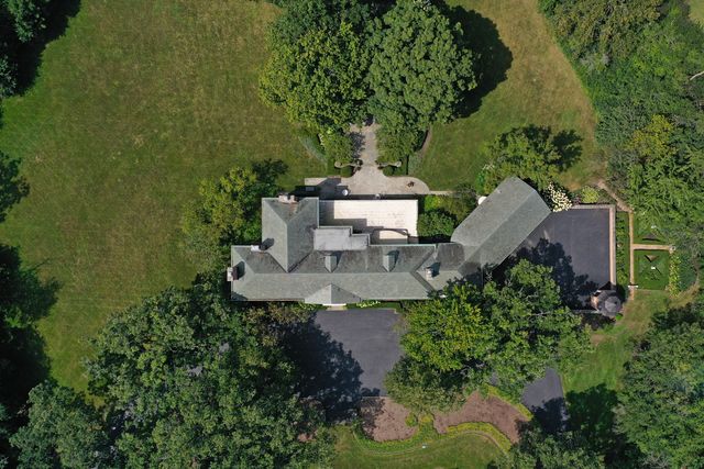 $2,699,000 | 2020 Knollwood Road, Lake Forest, IL 60045