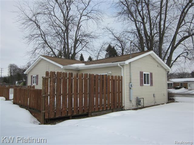 2569 Michigan Road Port Huron, MI 48060 - Photo 16 of 17 IMG_9212.jpg