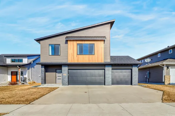 $437,500 | 442 Hampton Drive West, Moorhead, MN 56560