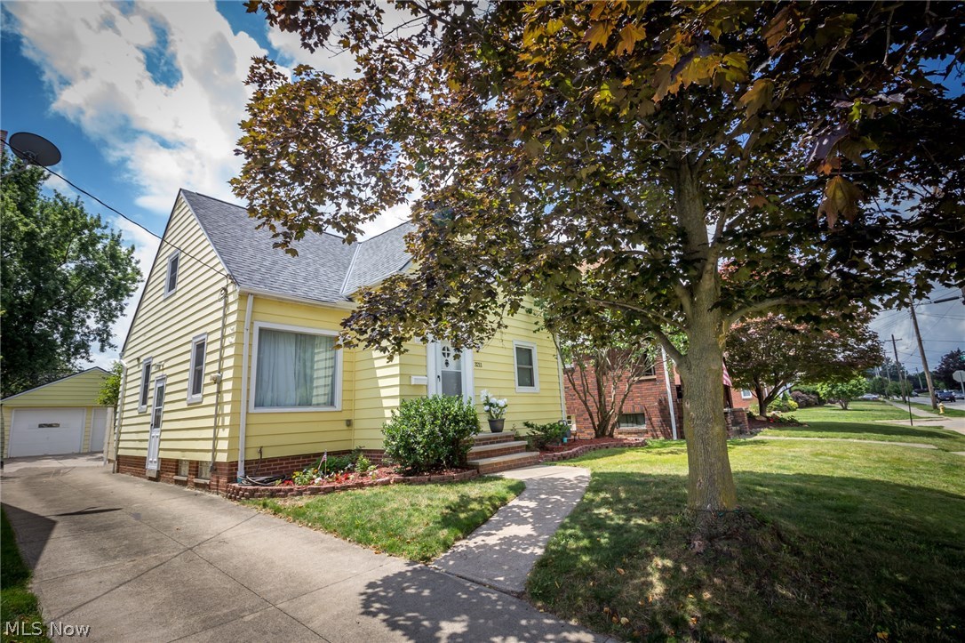 3211 Hearthstone Road Cleveland, OH 44134 - Photo 1 of 33 Gallery Image 1