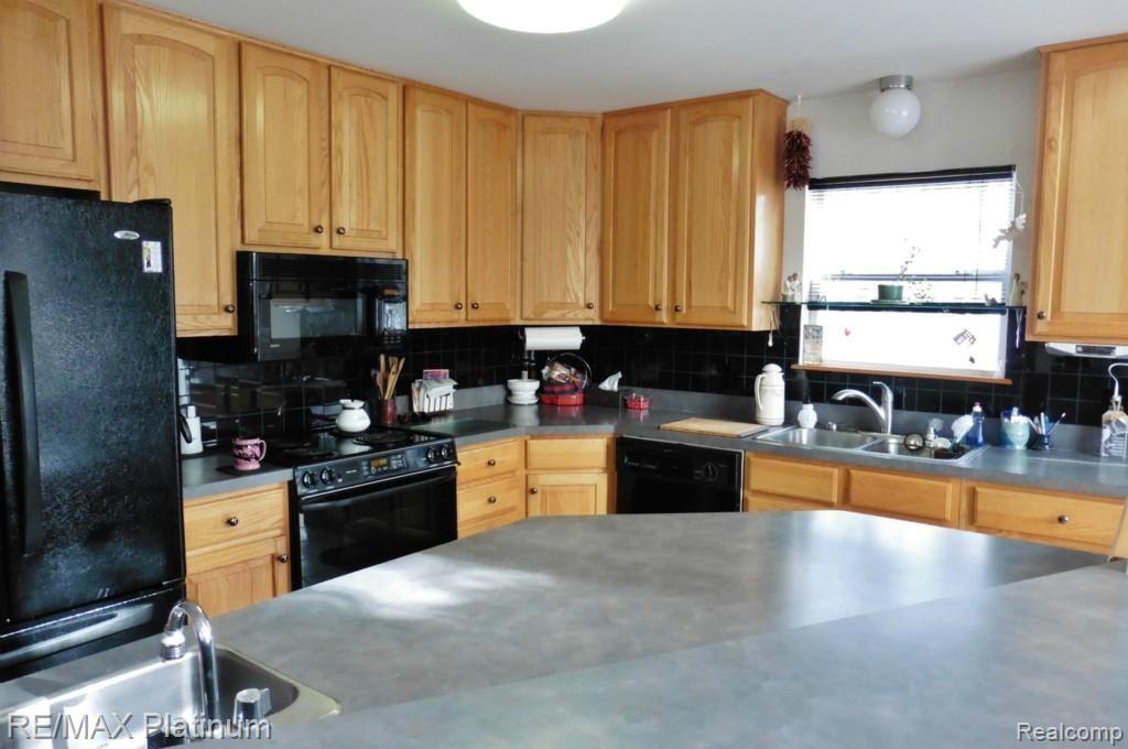 4026 Royce Ridge Howell, MI 48855 - Photo 16 of 32