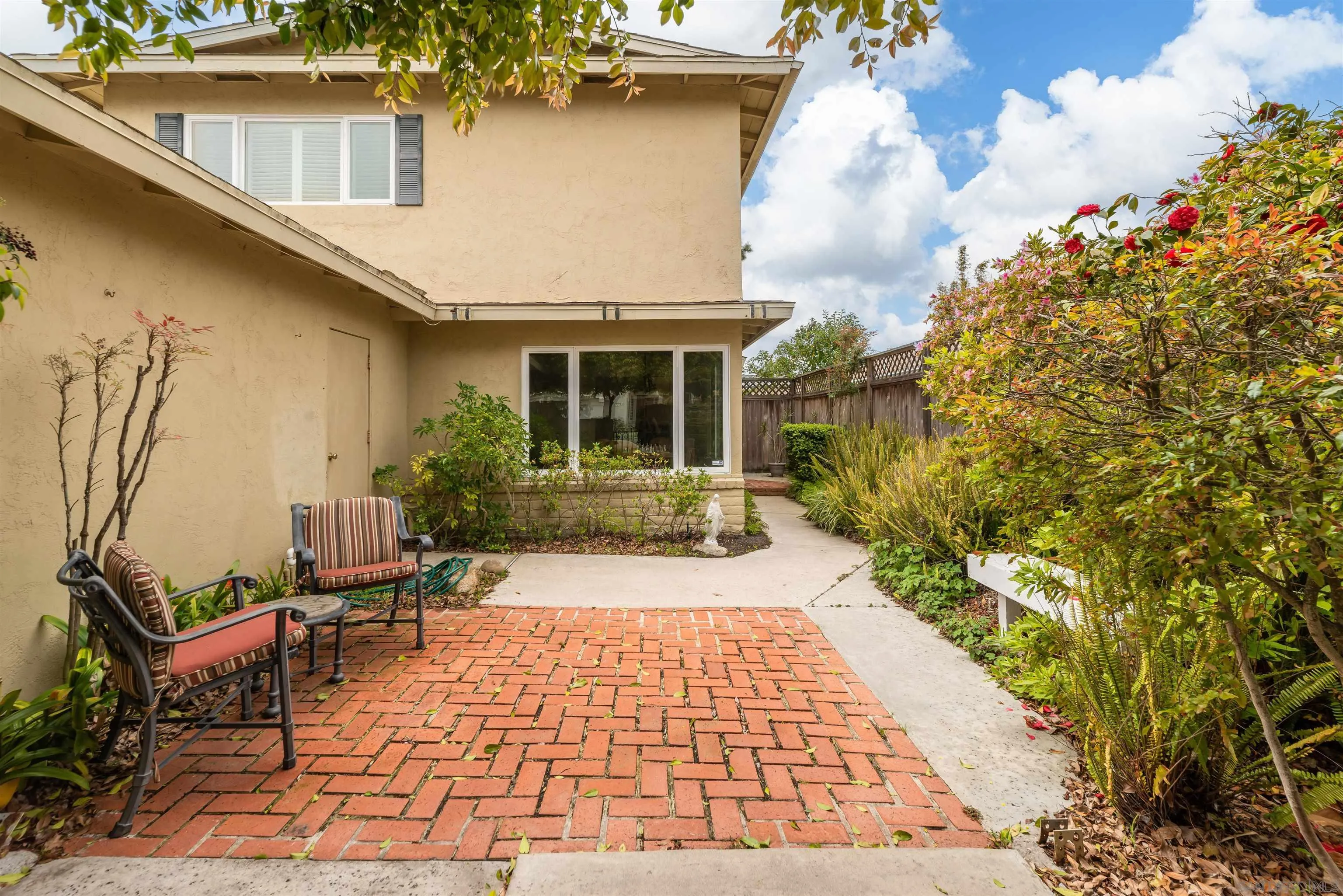 13766 Durango Drive Del Mar, CA 92014 - Photo 3 of 30 a view of a house with sitting area