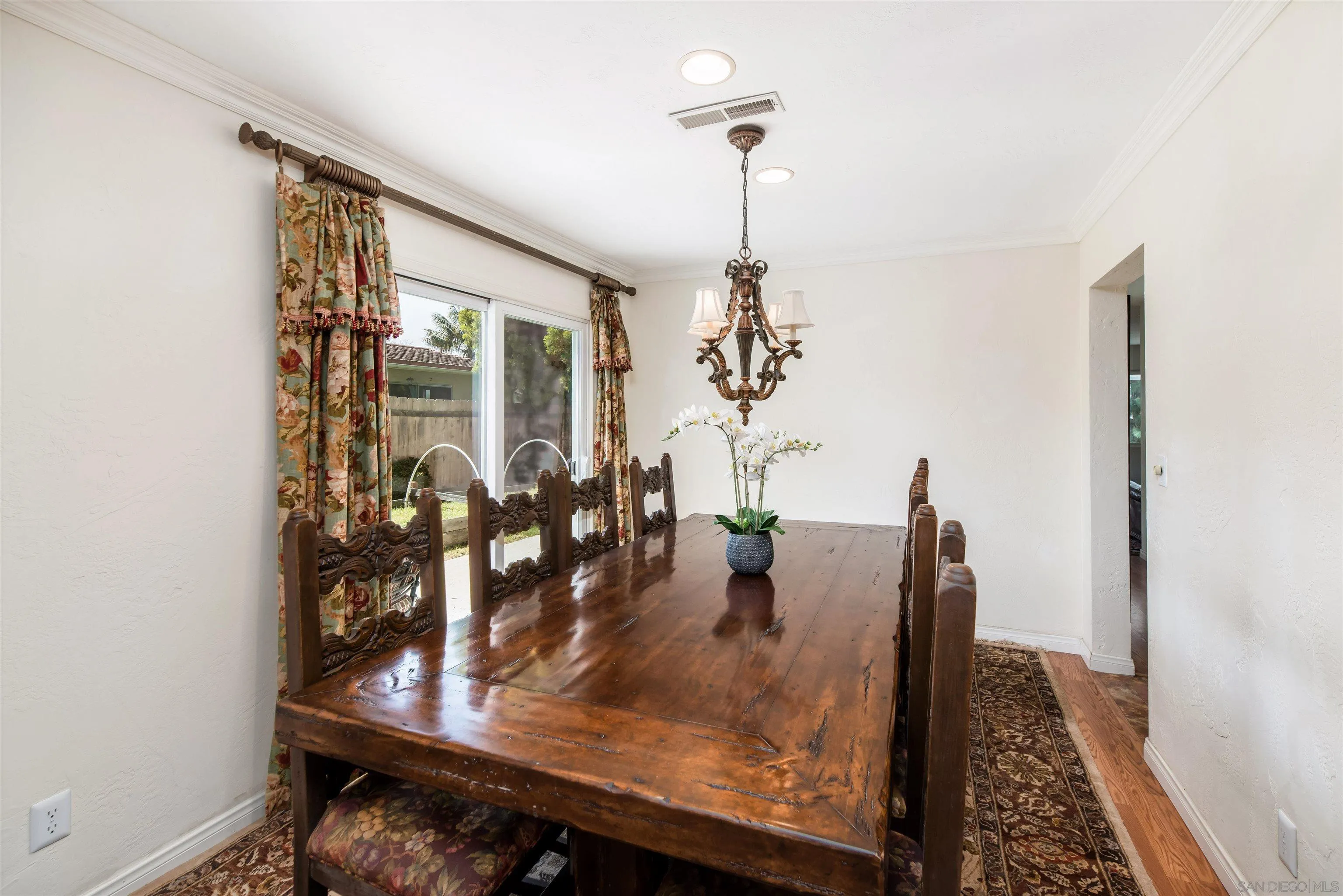 13766 Durango Drive Del Mar, CA 92014 - Photo 7 of 30 a view of a dining room with furniture