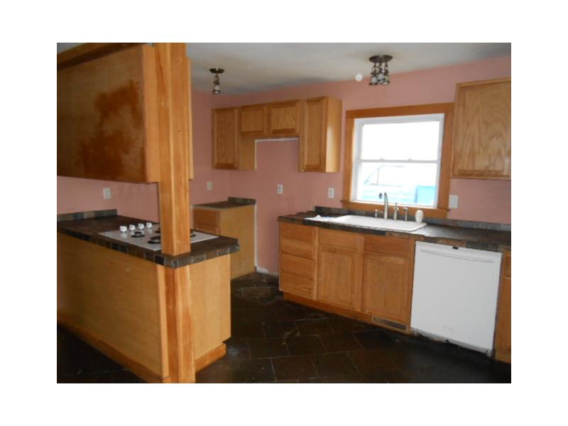 218 Riverside Street Portsmouth, RI 02871 - Photo 7 of 10 Kitchen.