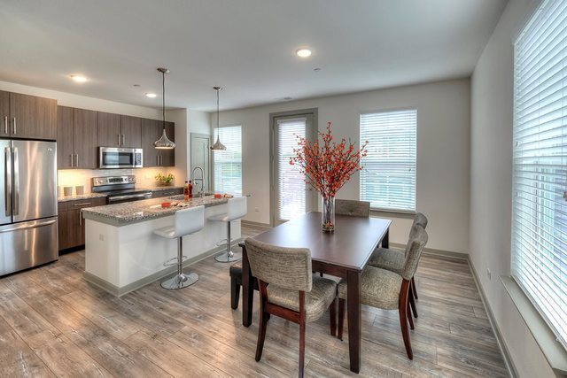 668 East Algonquin Road, Unit 6102 Schaumburg, IL 60173 - Photo 4 of 27