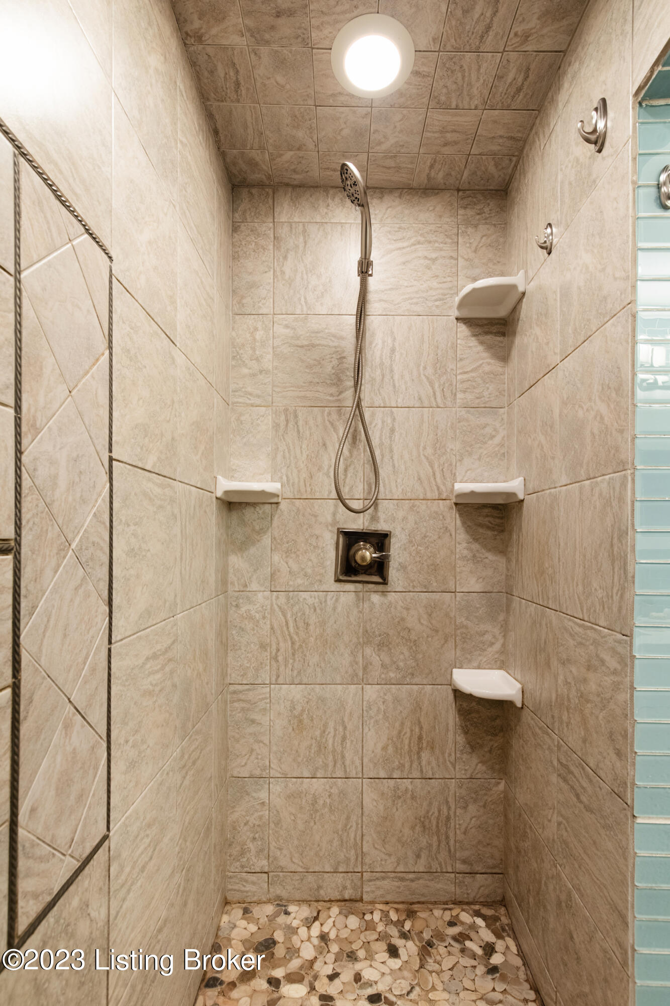 5014 Fox Run Road Buckner, KY 40010 - Photo 24 of 60 26-main BR bath