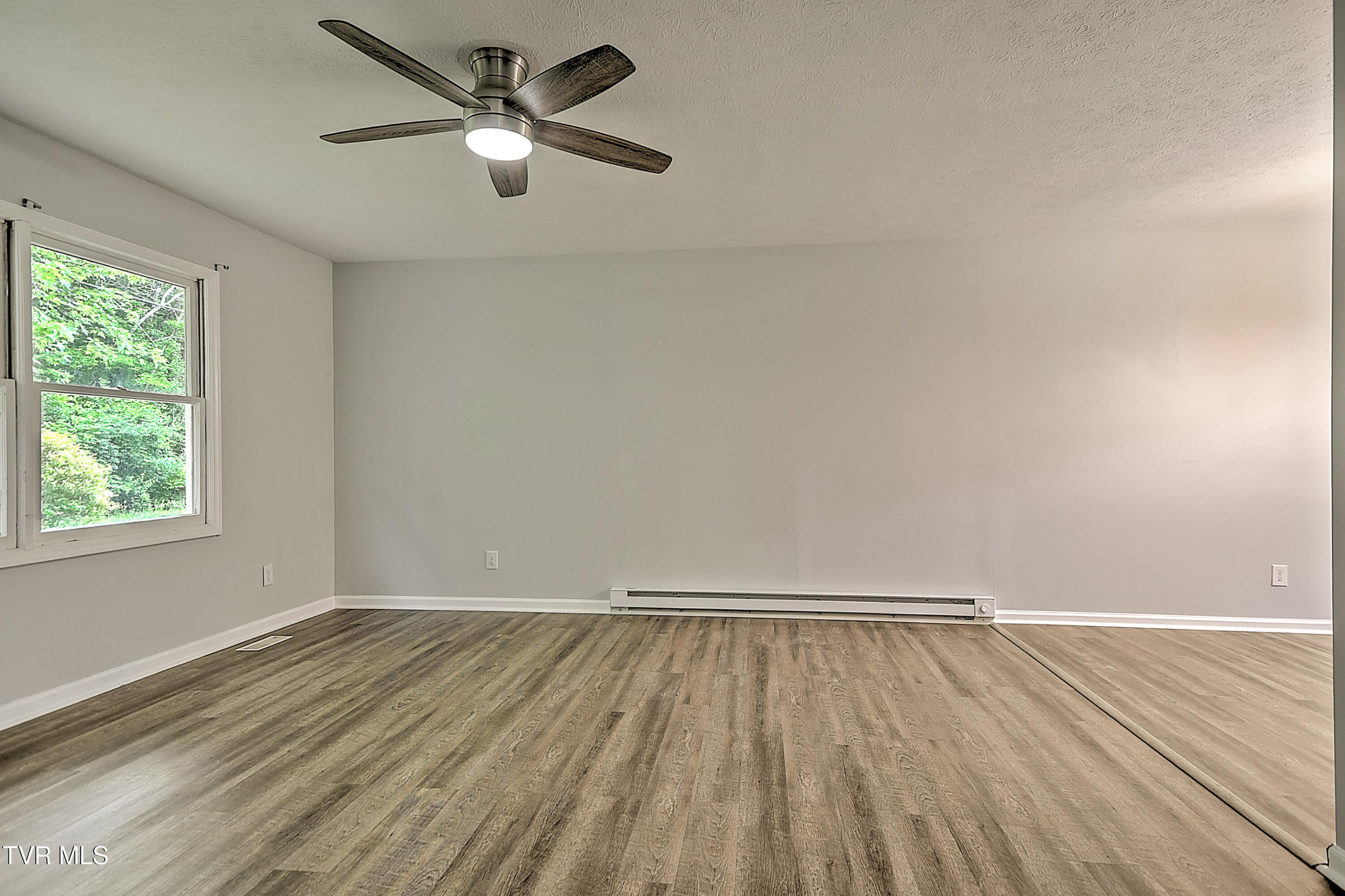 1117 Hunting Hill Road Piney Flats, TN 37686 - Photo 5 of 30 19A7FD84-98C1-44A6-82FA-2FE37A8ADCC4
