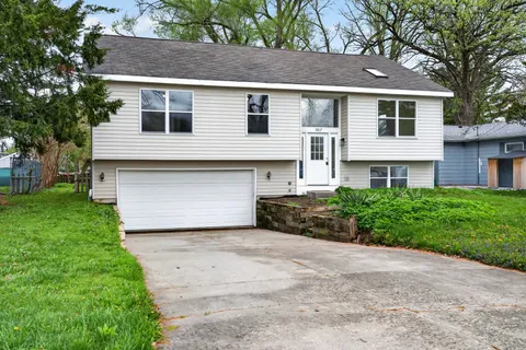 $300,000 | 5217 North Pleasant View Drive, McHenry, IL 60051