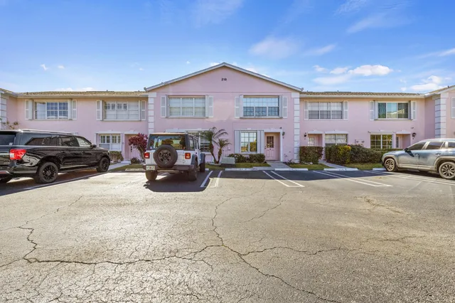 $369,900 | 218 Foxtail Drive, Unit B, Greenacres, FL 33415
