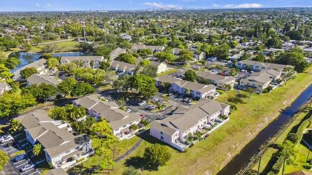 $369,900 | 218 Foxtail Drive, Unit B, Greenacres, FL 33415