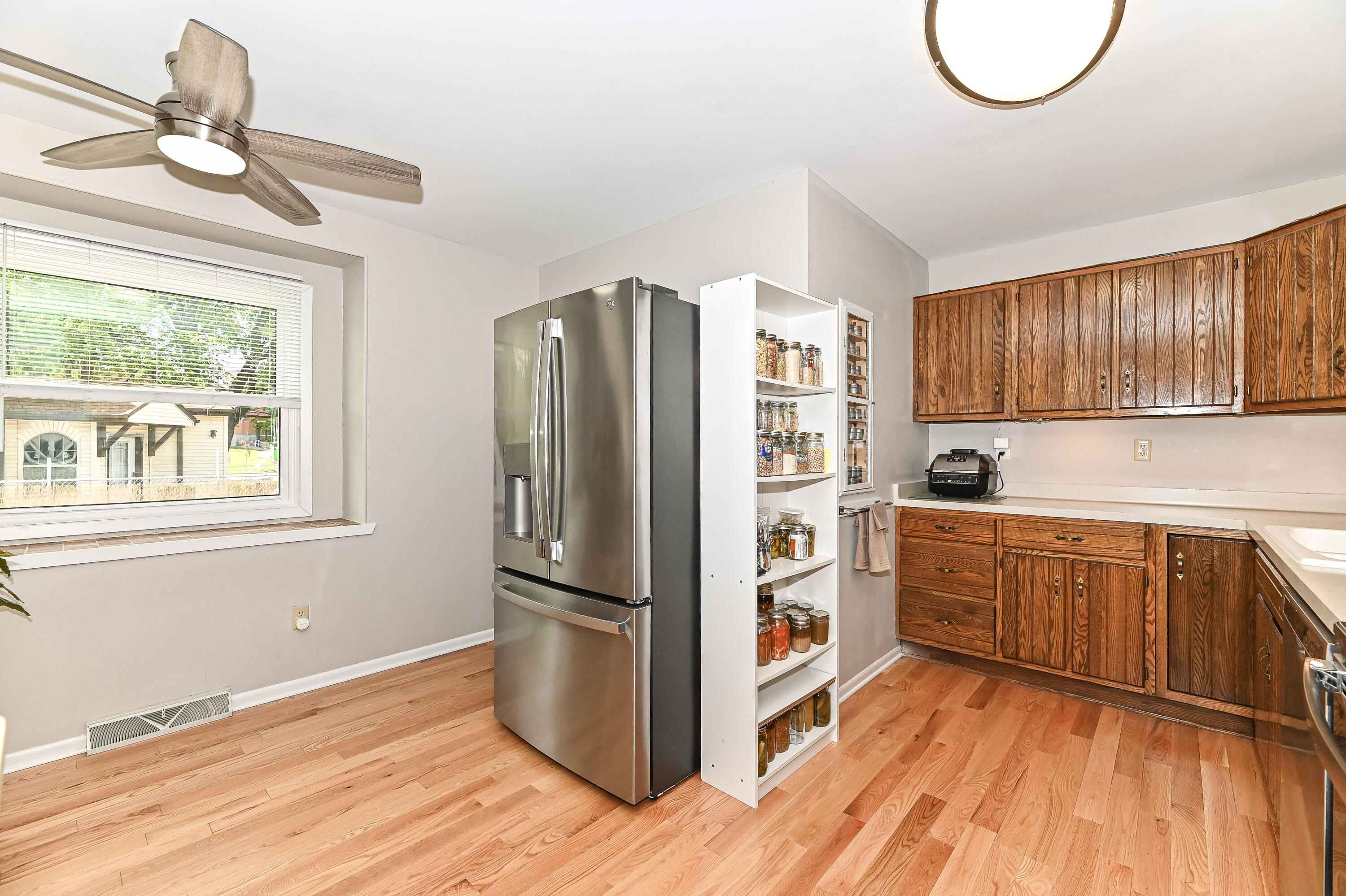 4265 South 68th Street Greenfield, WI 53220 - Photo 12 of 38 S 68th-24
