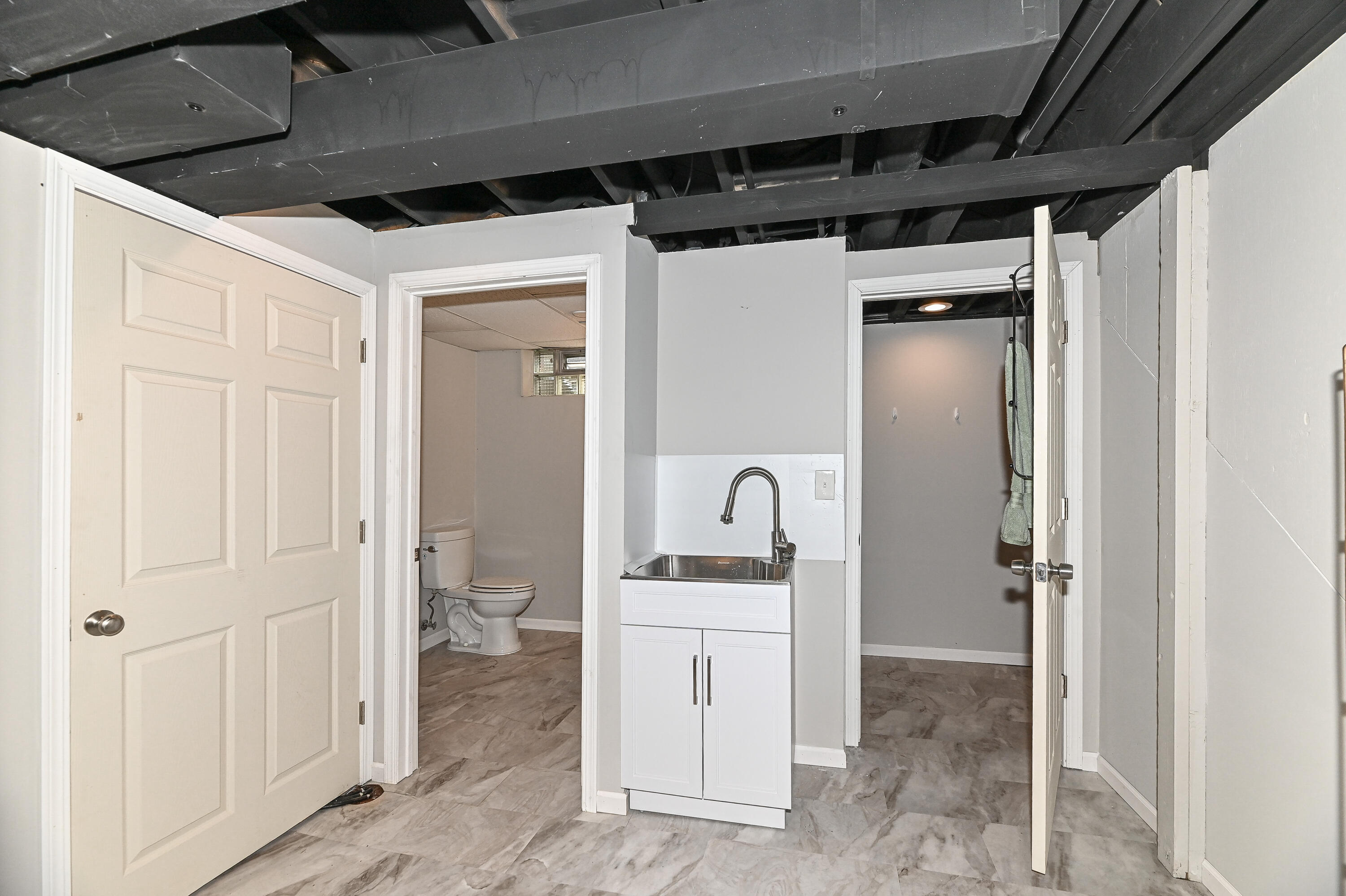 4265 South 68th Street Greenfield, WI 53220 - Photo 29 of 38 S 68th-41