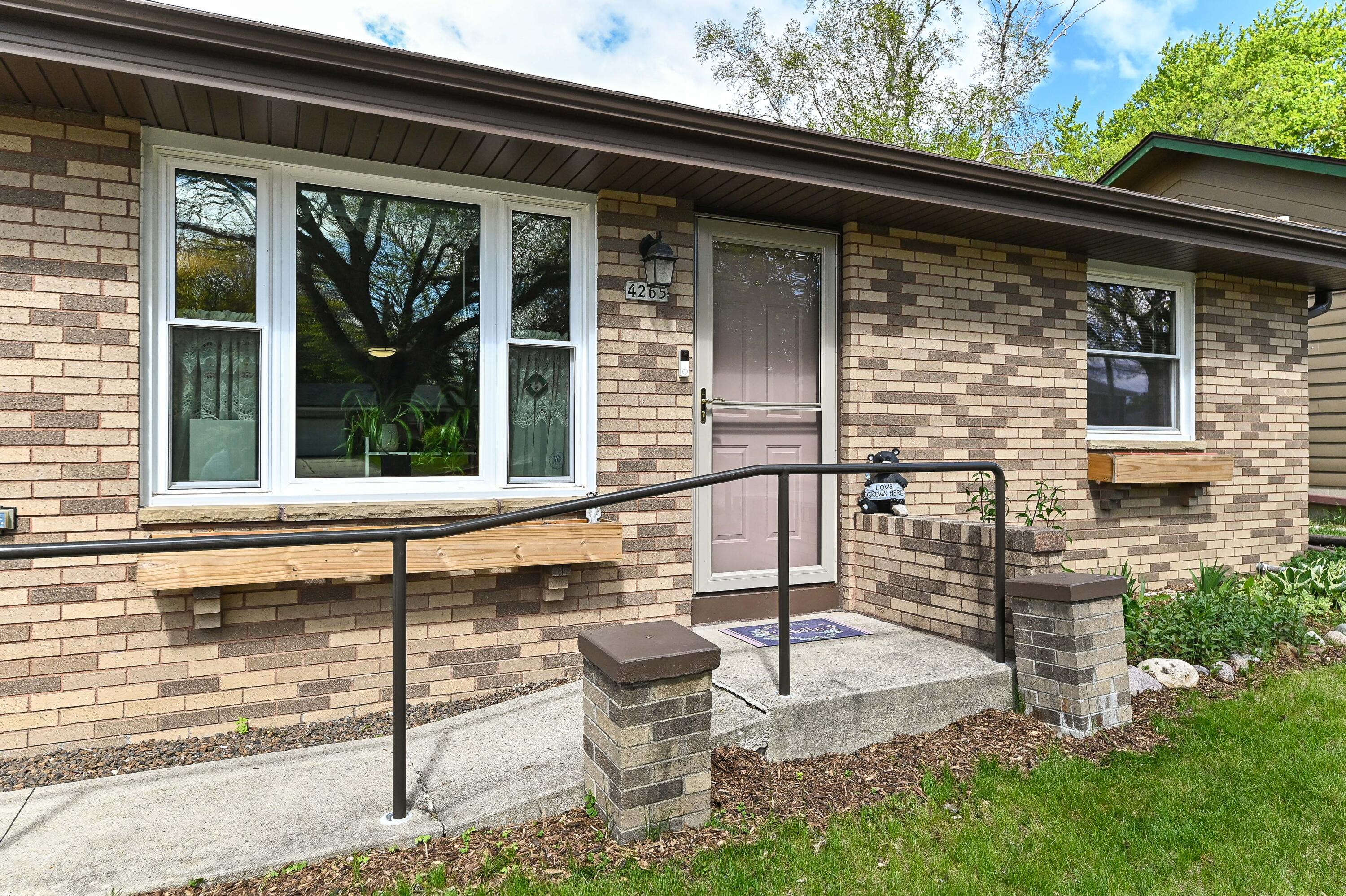4265 South 68th Street Greenfield, WI 53220 - Photo 3 of 38 S 68th-11