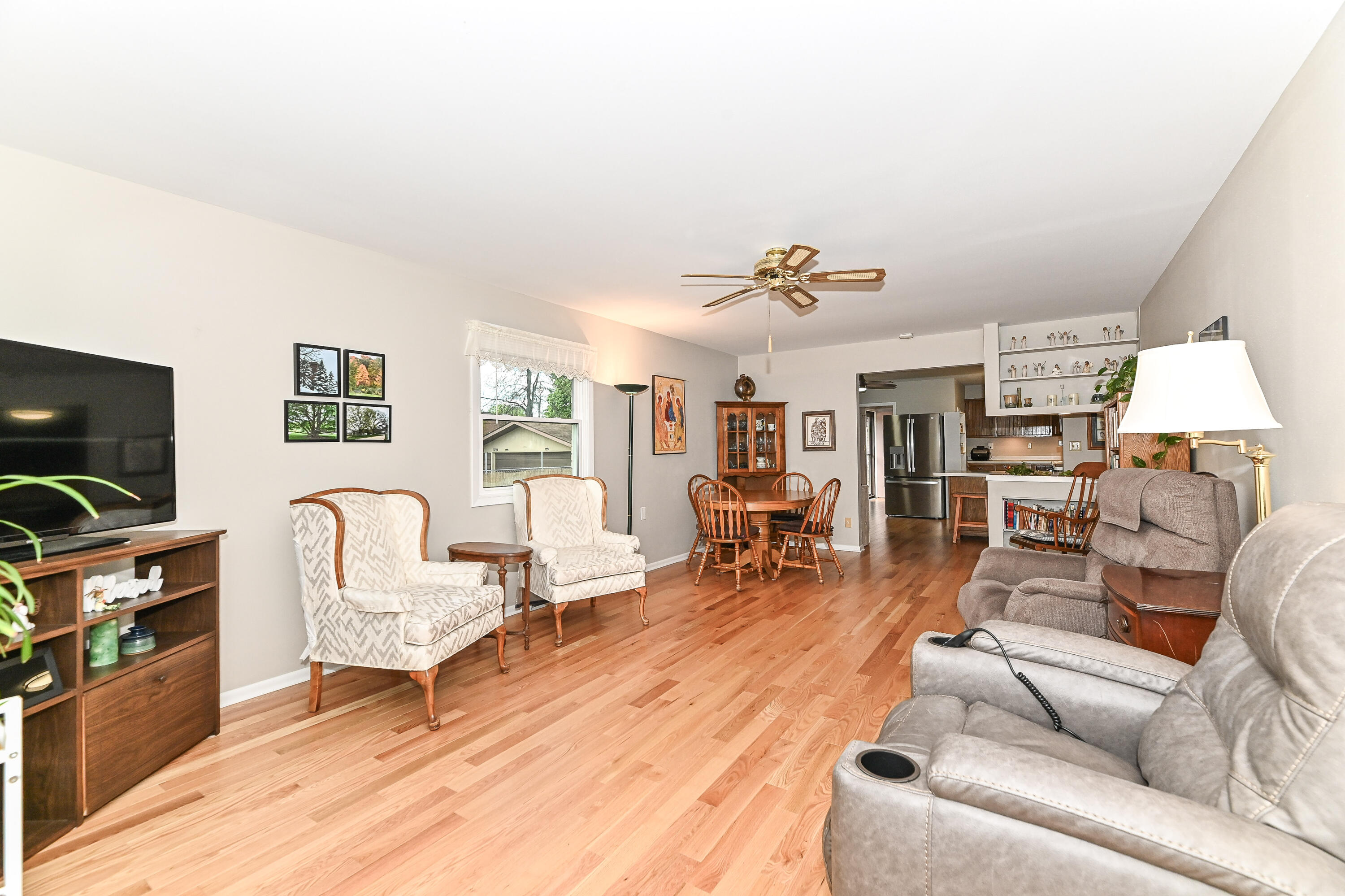 4265 South 68th Street Greenfield, WI 53220 - Photo 7 of 38 S 68th-13