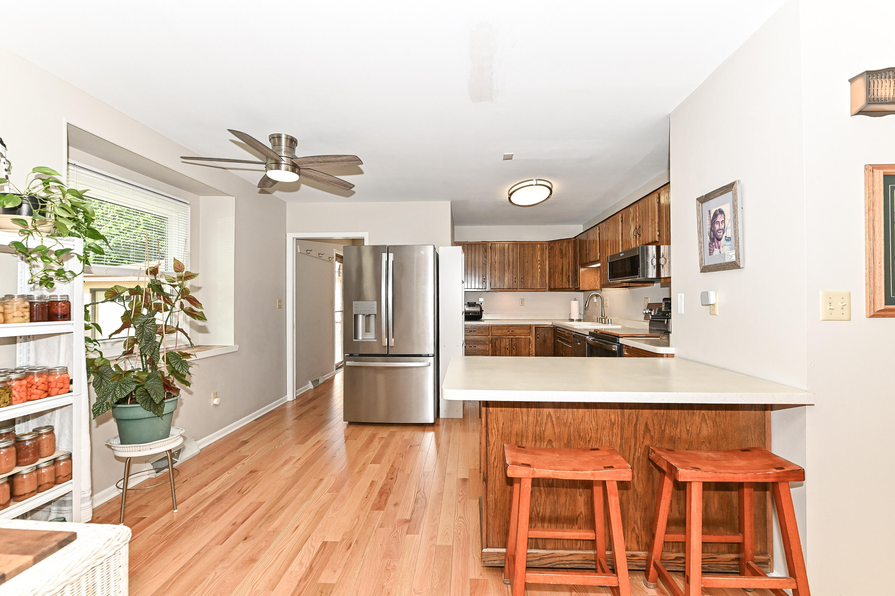 4265 South 68th Street Greenfield, WI 53220 - Photo 9 of 38 S 68th-20