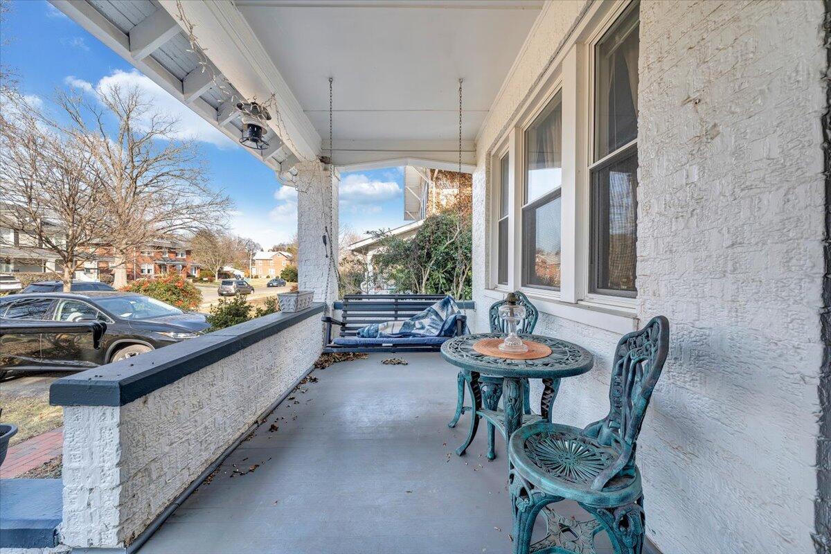 1826 Arlington Road Southwest Roanoke, VA 24015 - Photo 3 of 54 03-MIB03711