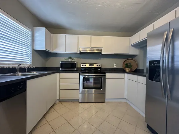 $1,900 | 9450 Live Oak Place, Unit 303, Davie, FL 33324