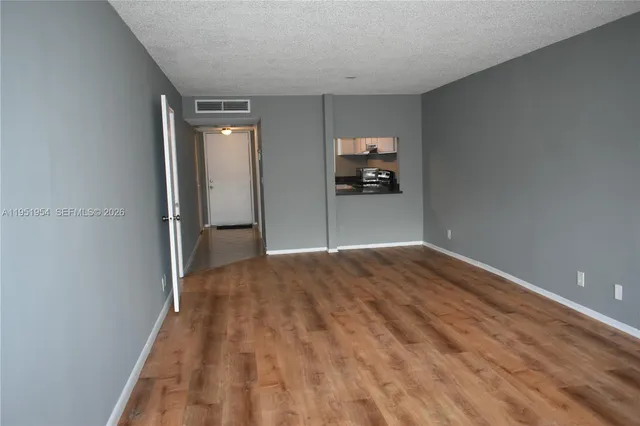 $1,990 | 9450 Live Oak Place, Unit 303, Davie, FL 33324