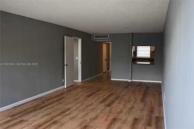 $1,990 | 9450 Live Oak Place, Unit 303, Davie, FL 33324