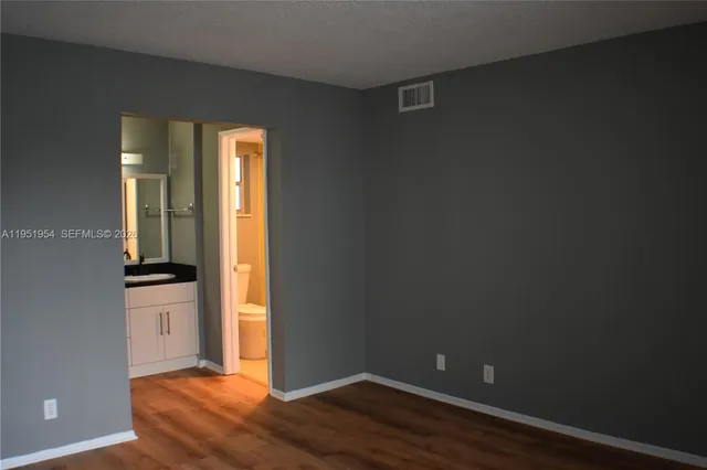 $1,990 | 9450 Live Oak Place, Unit 303, Davie, FL 33324