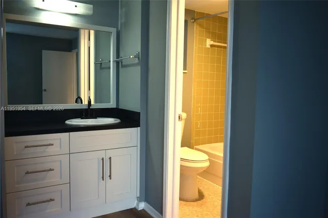 $1,990 | 9450 Live Oak Place, Unit 303, Davie, FL 33324