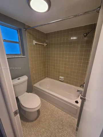 $1,990 | 9450 Live Oak Place, Unit 303, Davie, FL 33324