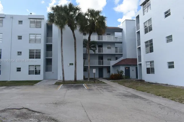 $1,990 | 9450 Live Oak Place, Unit 303, Davie, FL 33324