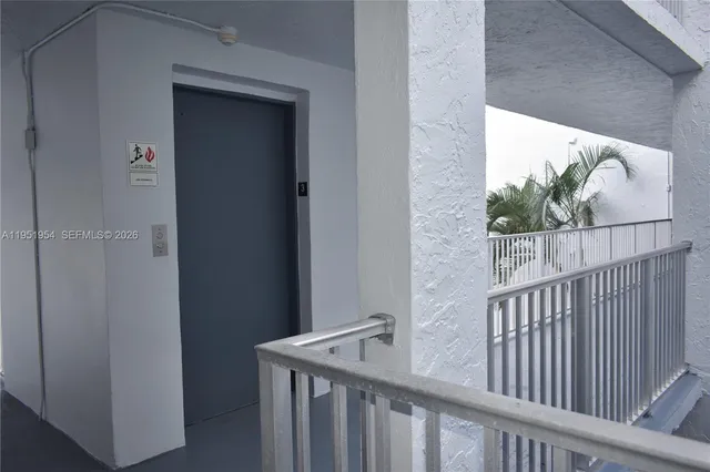 $1,990 | 9450 Live Oak Place, Unit 303, Davie, FL 33324