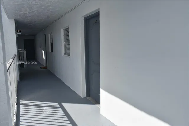 $1,990 | 9450 Live Oak Place, Unit 303, Davie, FL 33324