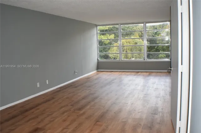 $1,990 | 9450 Live Oak Place, Unit 303, Davie, FL 33324