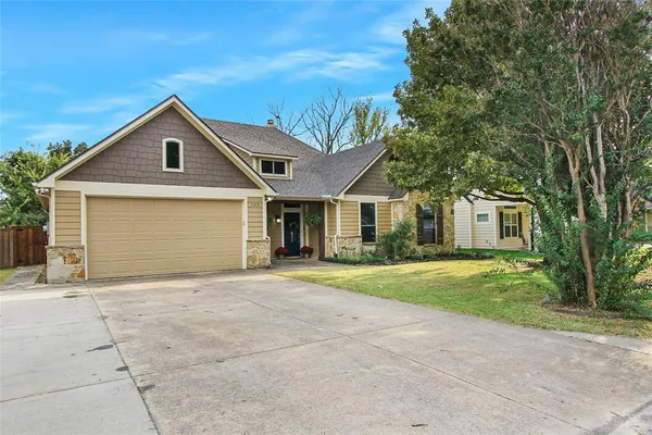 $425,000 | 263 West Jefferson Street, Van Alstyne, TX 75495