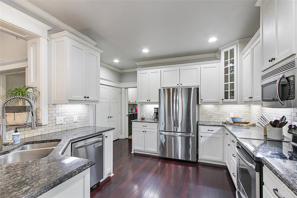 263 West Jefferson Street Van Alstyne, TX 75495 - Photo 15 of 32 a kitchen with kitchen island granite countertop appliances cabinets and a sink