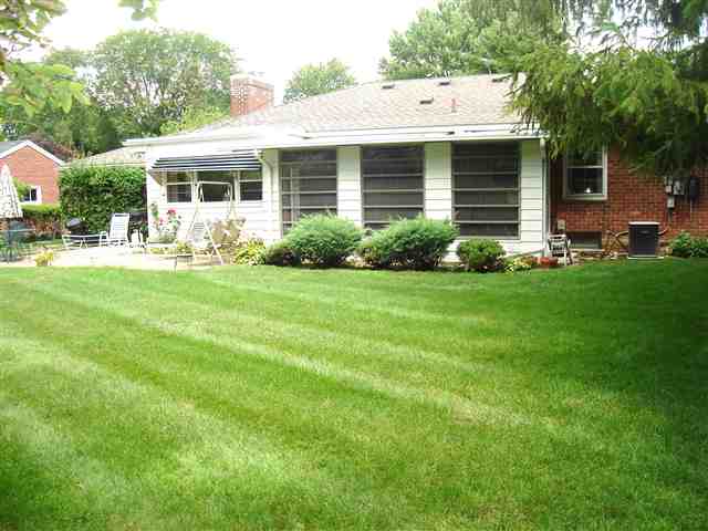 403 Lexington Road Grosse Pointe, MI 48236 - Photo 18 of 18 31066217-17.JPG