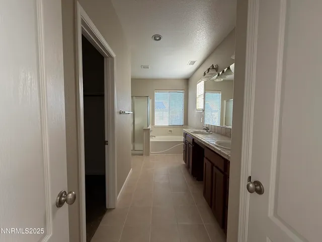a view of livingroom and kitchen
