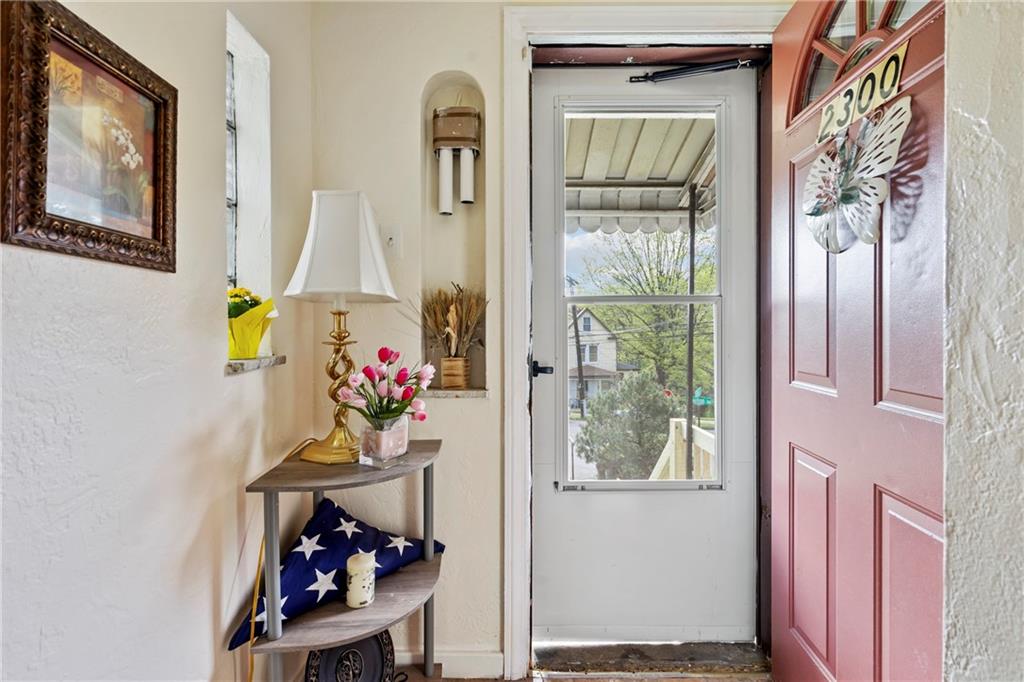 2300 Laketon Road Pittsburgh, PA 15221 - Photo 4 of 31 Entryway