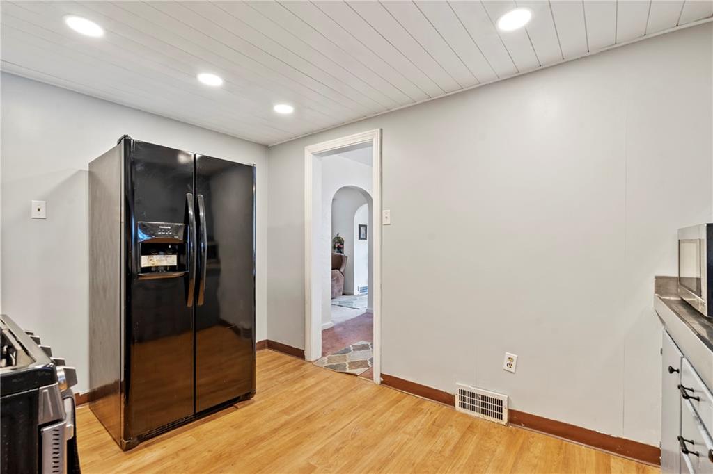 2300 Laketon Road Pittsburgh, PA 15221 - Photo 10 of 31 Gallery Image 10
