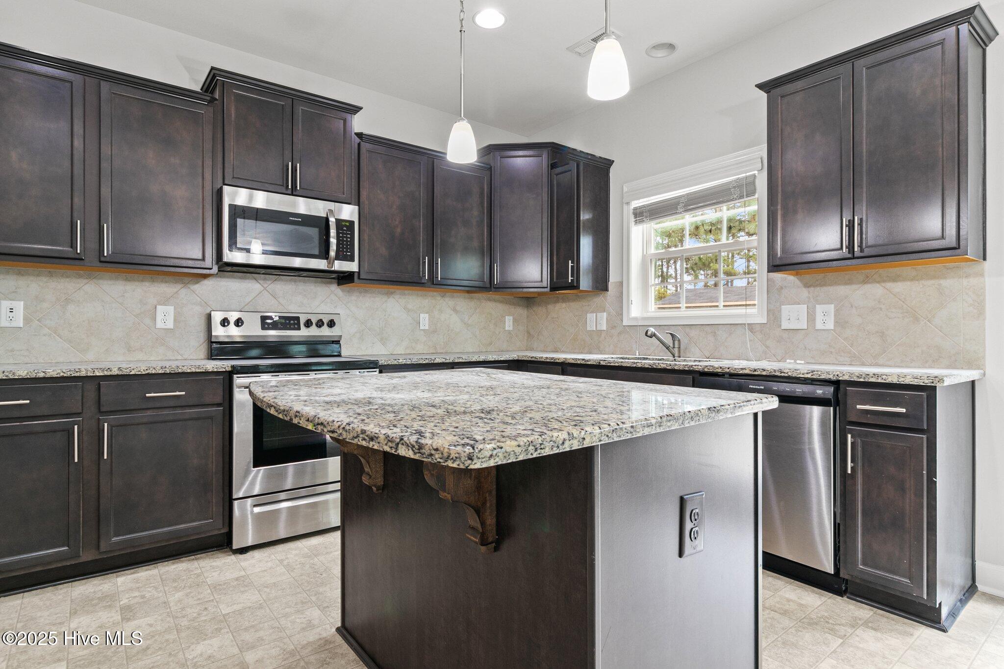 4055 Irwin Drive Aberdeen, NC 28315 - Photo 15 of 48 15-web-or-mls-IMG_8357