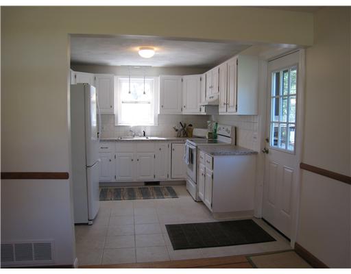 38 Fales Road Bristol, RI 02809 - Photo 6 of 8 Kitchen.