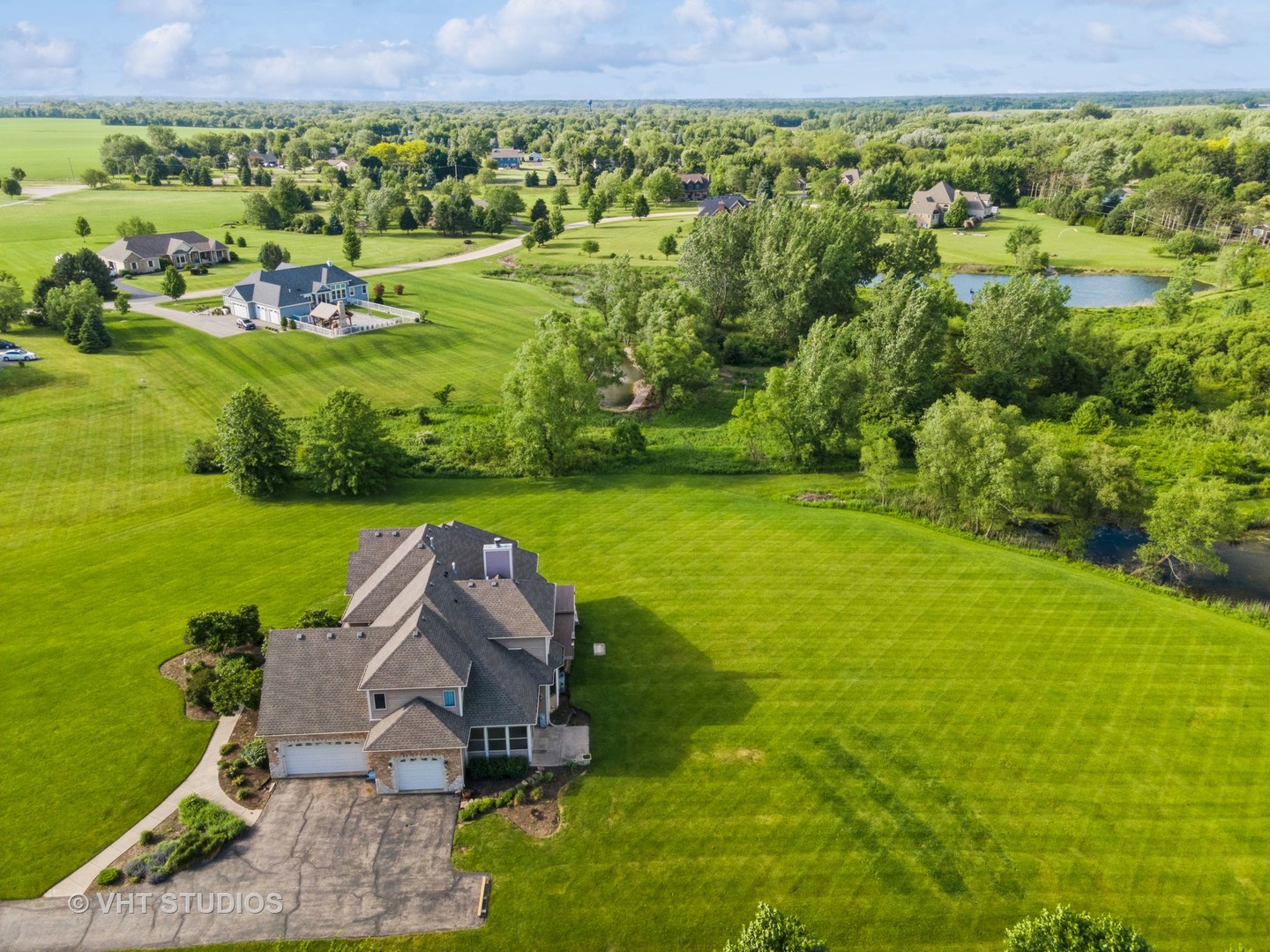 41W640 Burlington Road St. Charles, IL 60175 - Photo 35 of 39 a view of a garden with an outdoor space