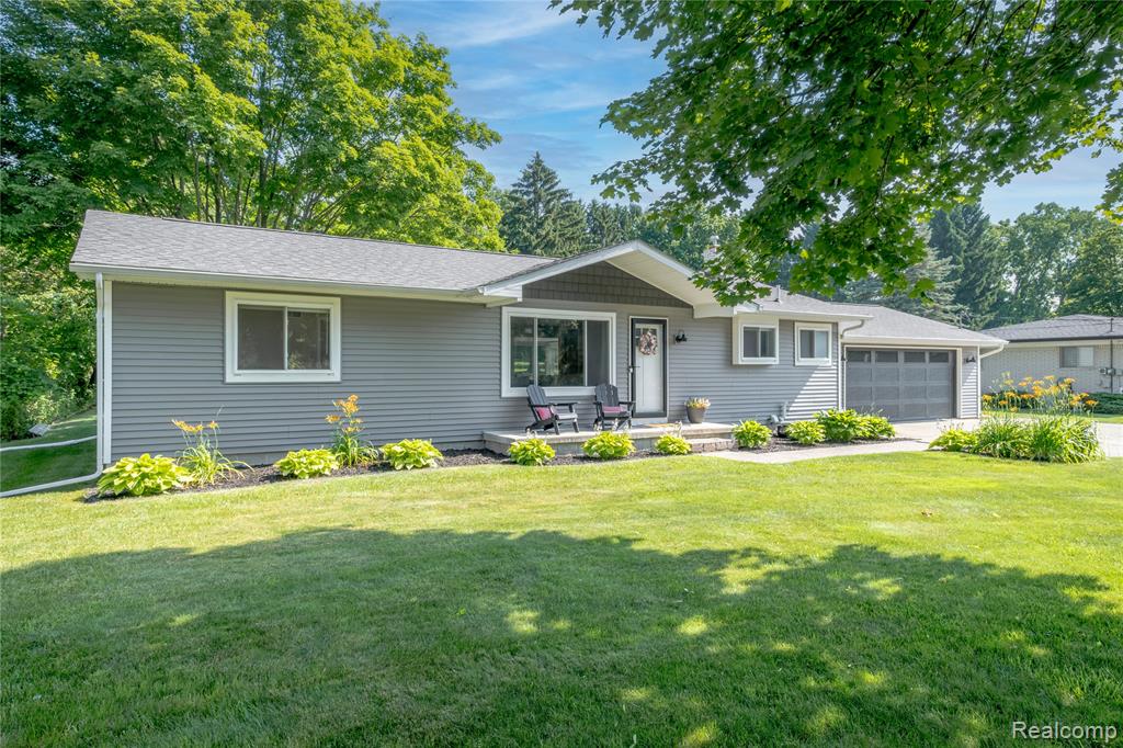 6074 Waldon Road Clarkston, MI 48346 - Photo 2 of 30